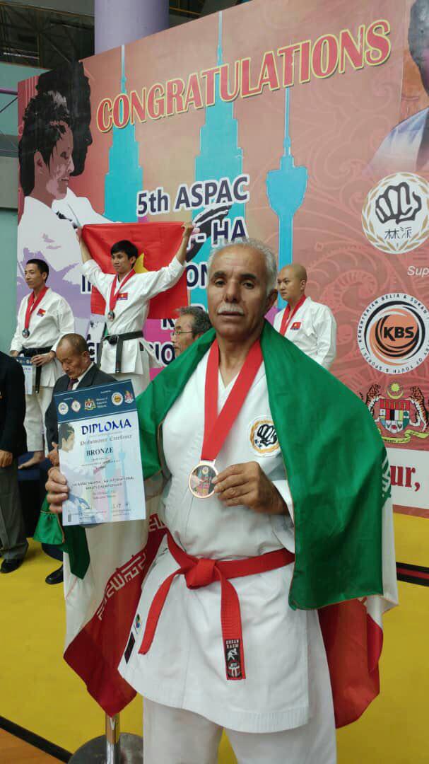 کسب مقام سوم پیشکسوتان کاراته کار جهان توسط مرد ۶۰ ساله تبریزی