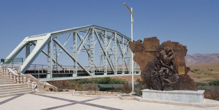 اینجا فقط ۳ نفر روی پل جنگیدند/ ادای احترام فرمانده متفقین به سرجوخه محمدی+ تصاویر