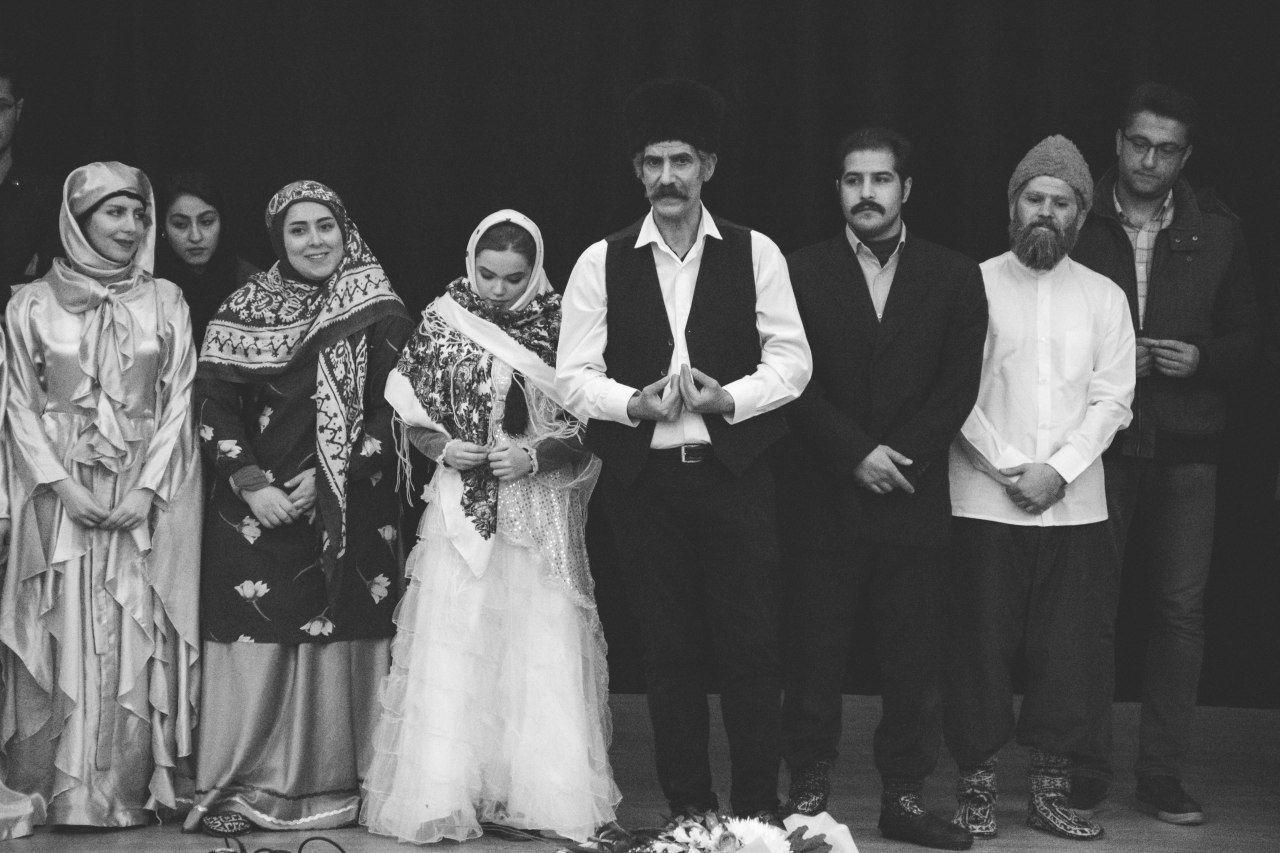 نمایش “آپاردی سئللر سارانی” در تبریز به صحنه رفت