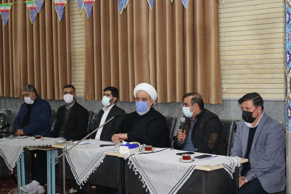 میز خدمت در مسجد حاج کاظم خیابان فیضیه‌غربی برپا شد