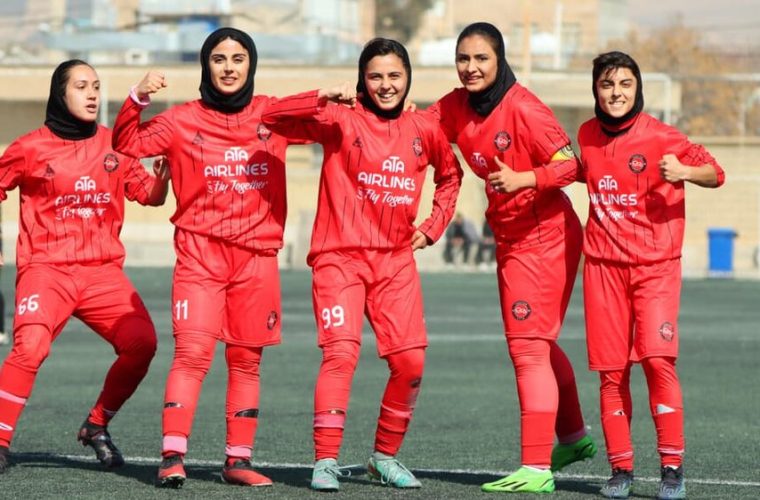 جشنواره گل بانوان تراکتوری در گام نخست