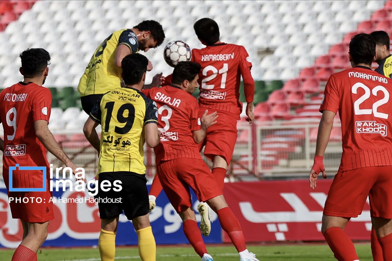 تراکتور صدرنشین ماند