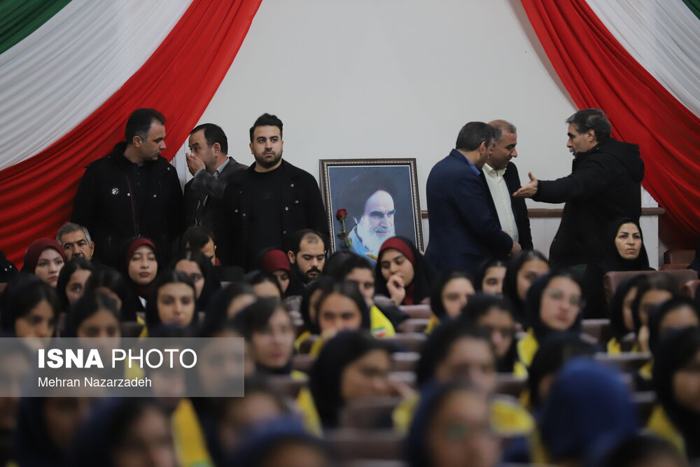 نگاه آذربایجان – آیین نواختن زنگ انقلاب